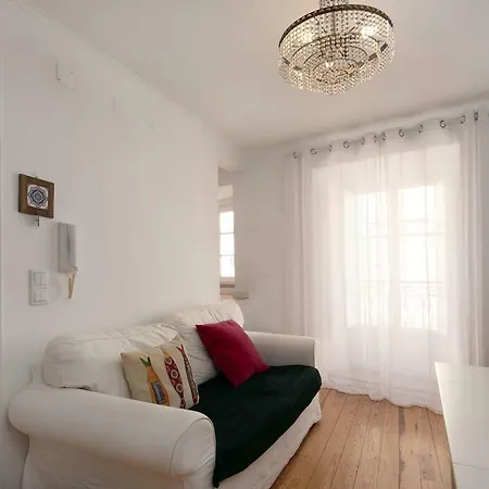Apartment Bright And Cozy By Innkeeper